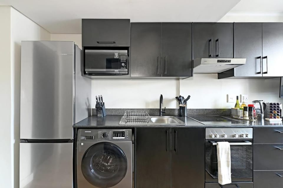 AYLA - Comfy Studio in the heart of CPT Apartment in Cape Town