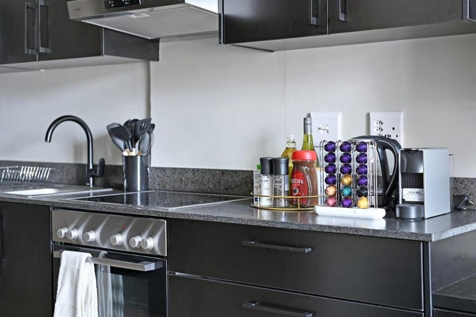 AYLA - Comfy Studio in the heart of CPT Apartment in Cape Town