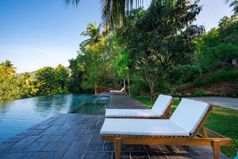 Swimming pool, sunbed