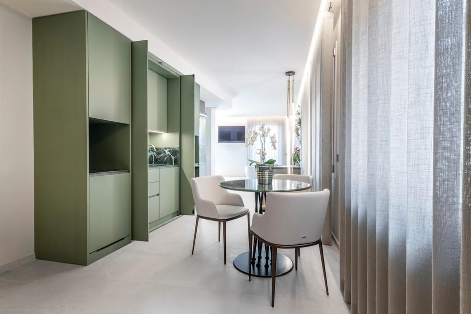 Kitchen or kitchenette, Living room, Seating area