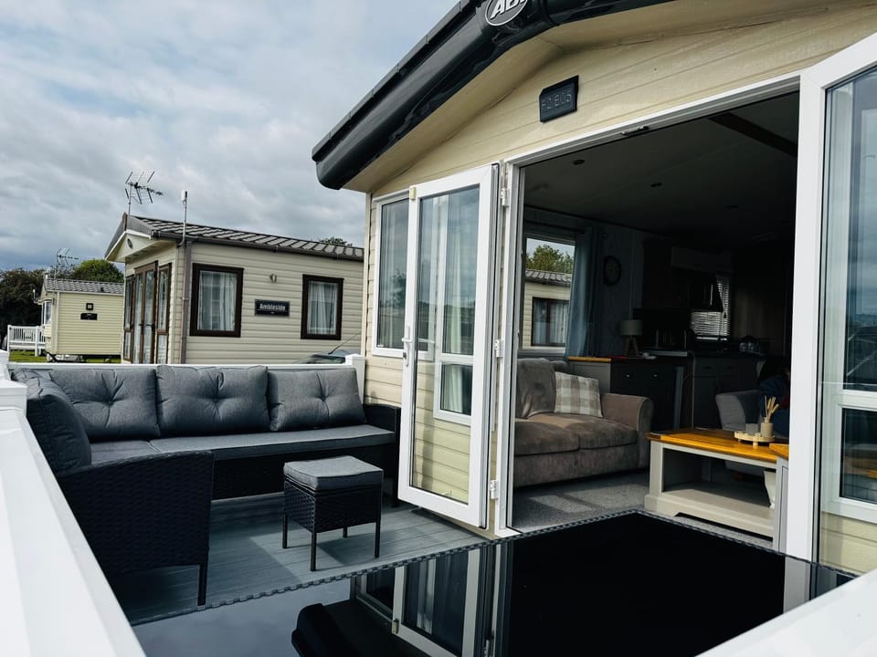 Cosy 2 bed in Dovercourt Holiday Park -Sleeps 6 Campground/ 
RV Resort in Tendring District