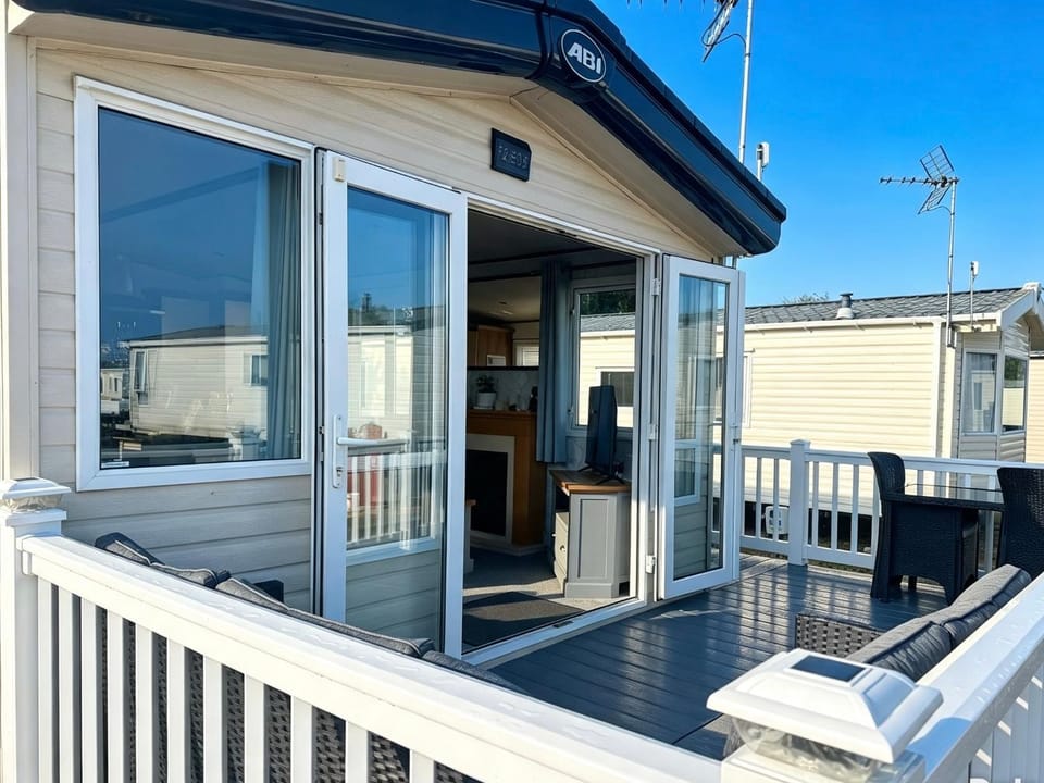 Cosy 2 bed in Dovercourt Holiday Park -Sleeps 6 Campground/ 
RV Resort in Tendring District