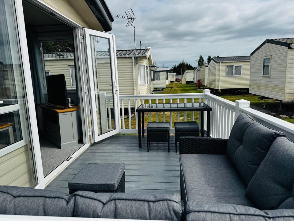 Cosy 2 bed in Dovercourt Holiday Park -Sleeps 6 Campground/ 
RV Resort in Tendring District