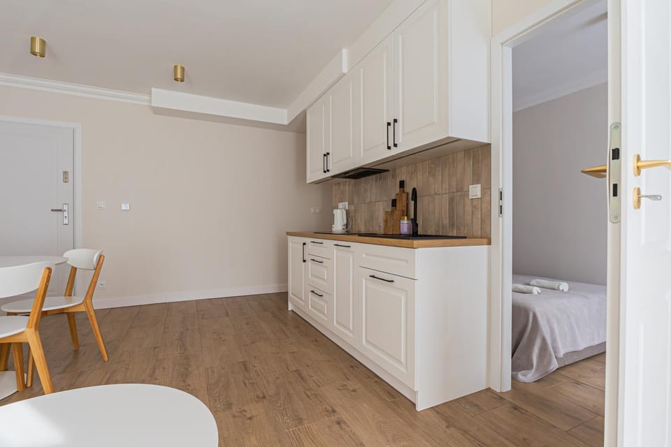 Kitchen or kitchenette, Dining area, stove