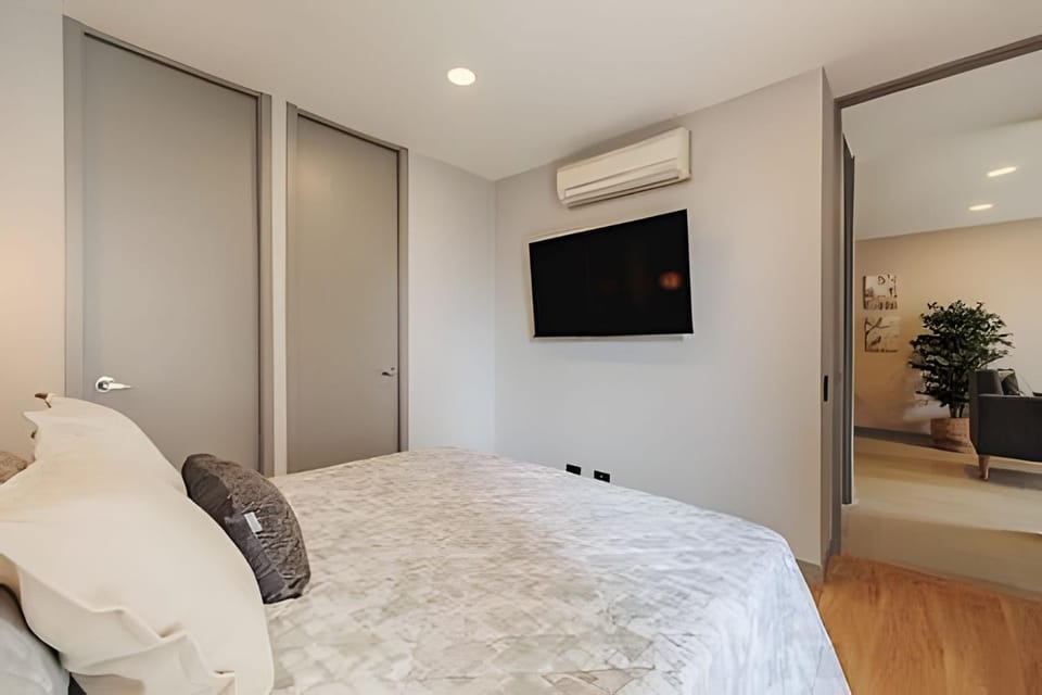 Next Avenue 702 - Apto con balcón y A/C en Poblado Apartment in Medellin
