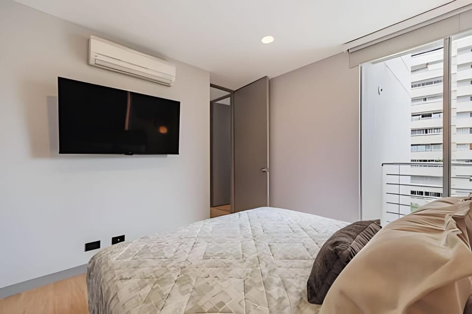 Next Avenue 702 - Apto con balcón y A/C en Poblado Apartment in Medellin