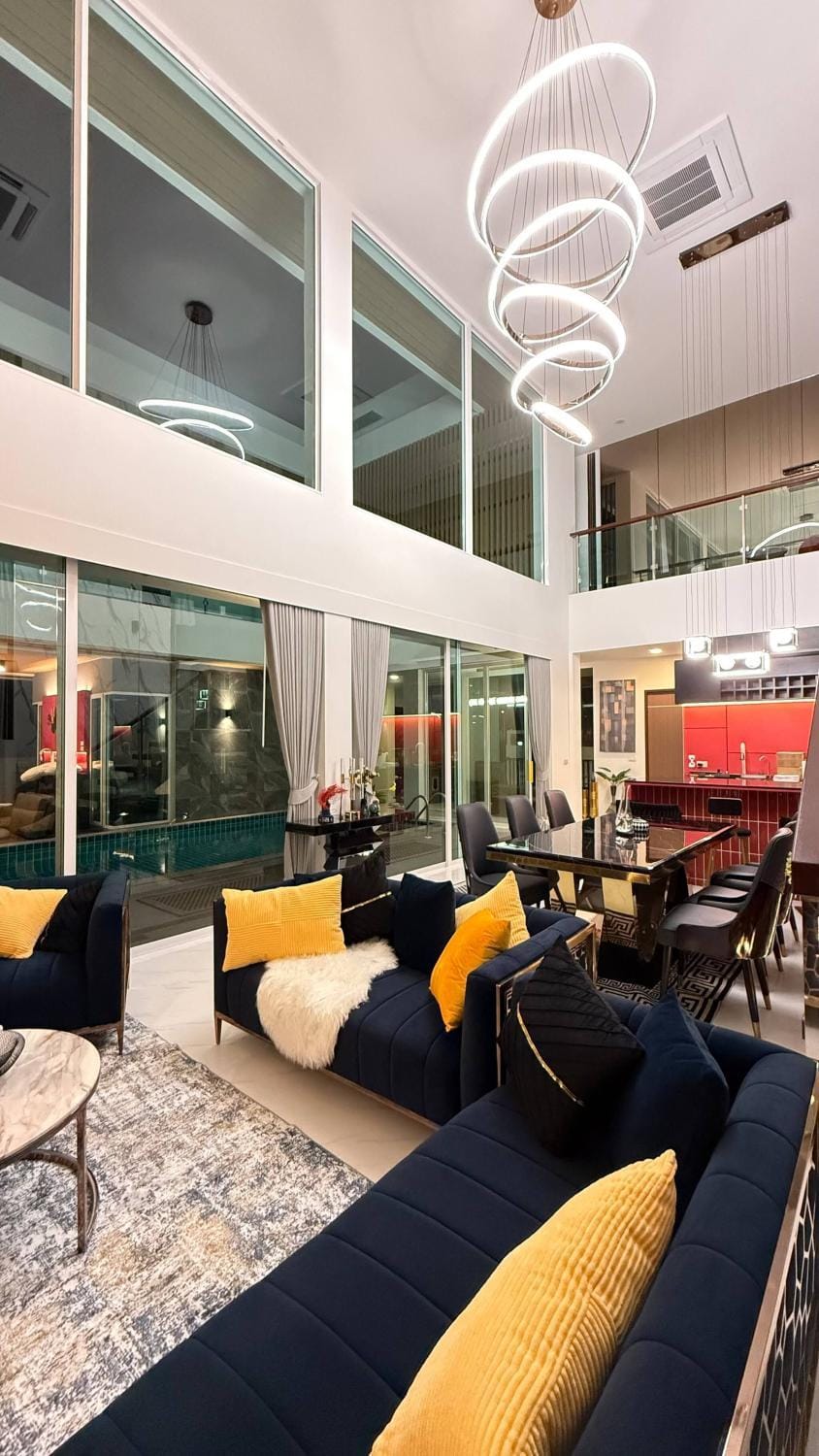 Communal lounge/ TV room