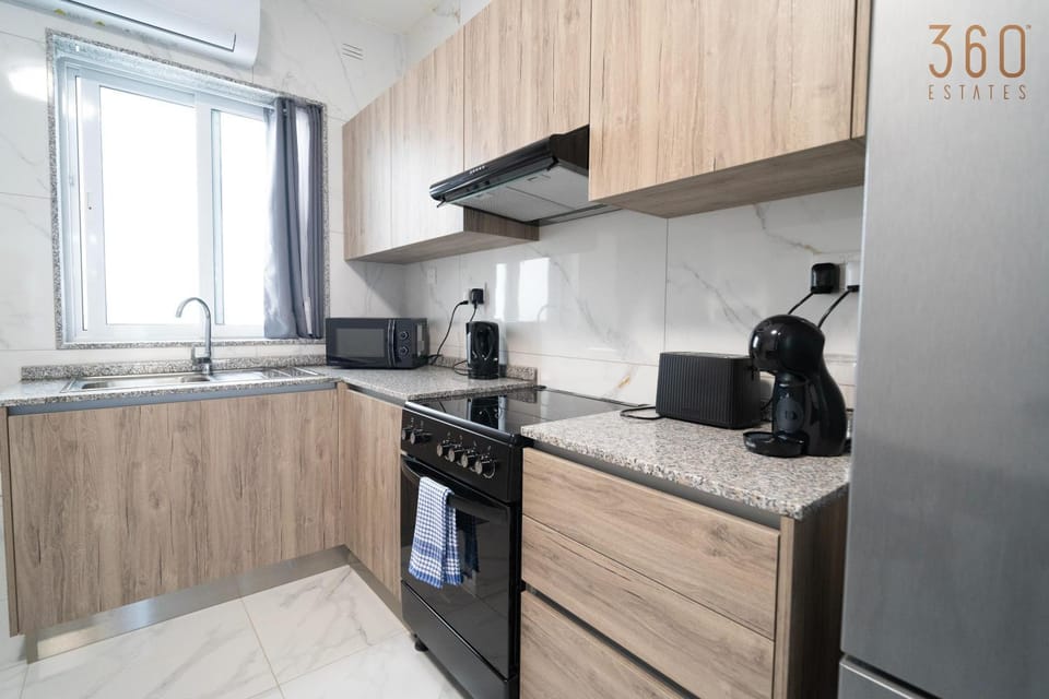 Coffee/tea facilities, Kitchen or kitchenette, dishwasher, oven, stove