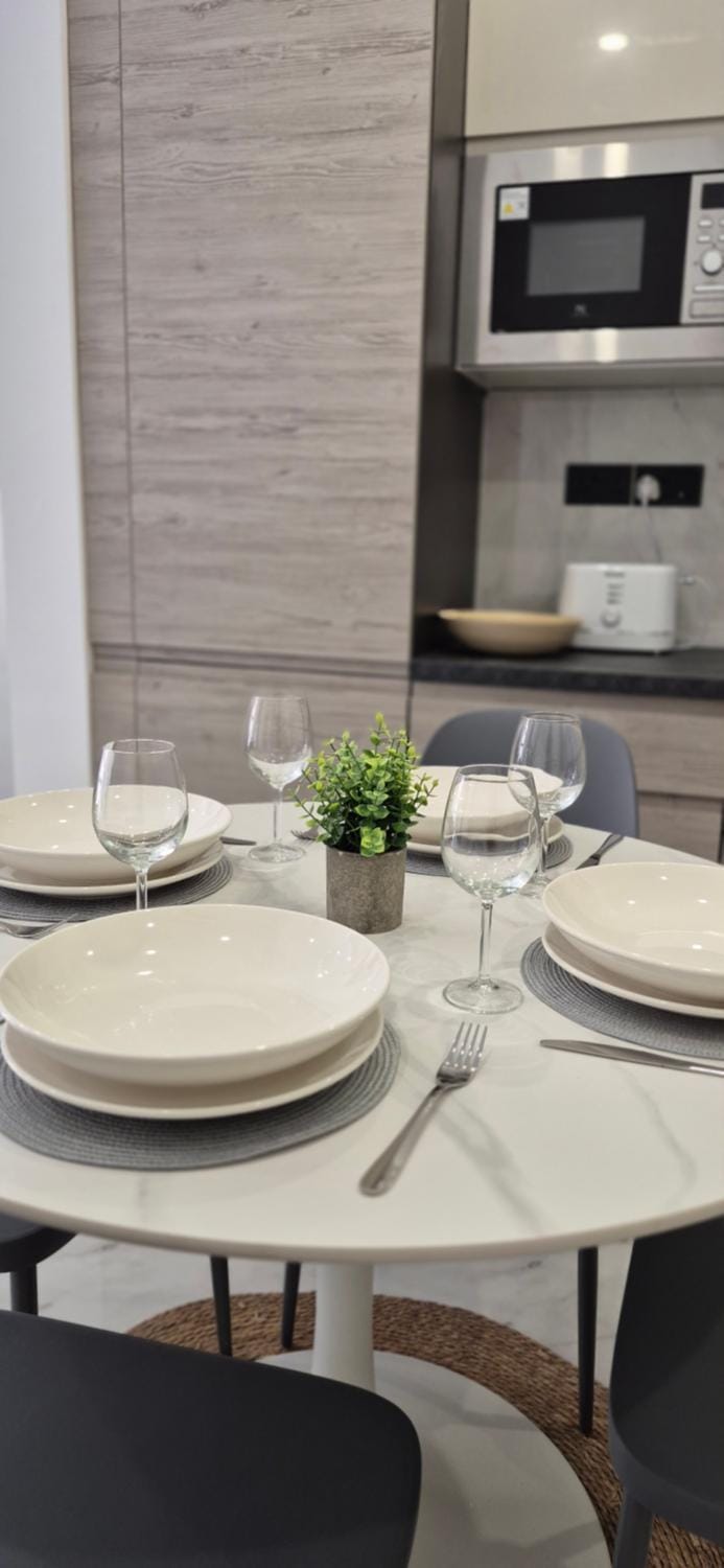 Kitchen or kitchenette, Dining area