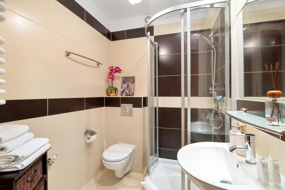Bathroom, towels
