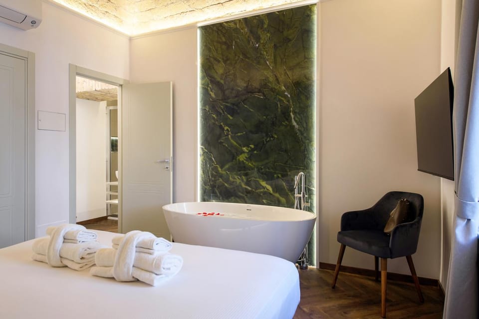 Bedroom, Bath
