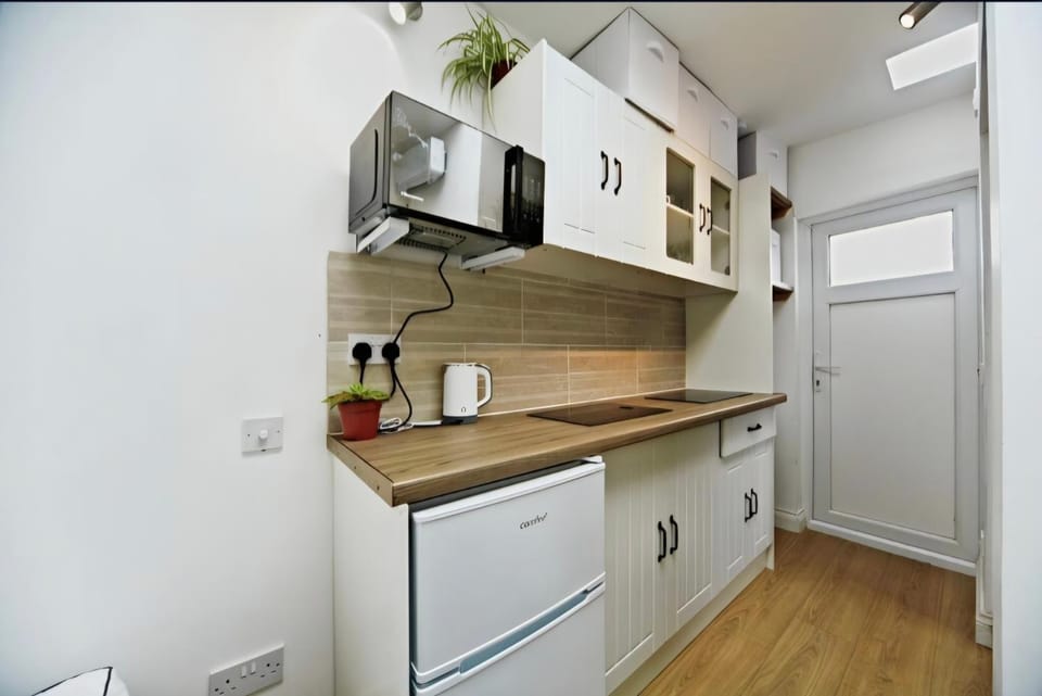 Chic Cosy - 10m2 Home in CR7 House in Croydon