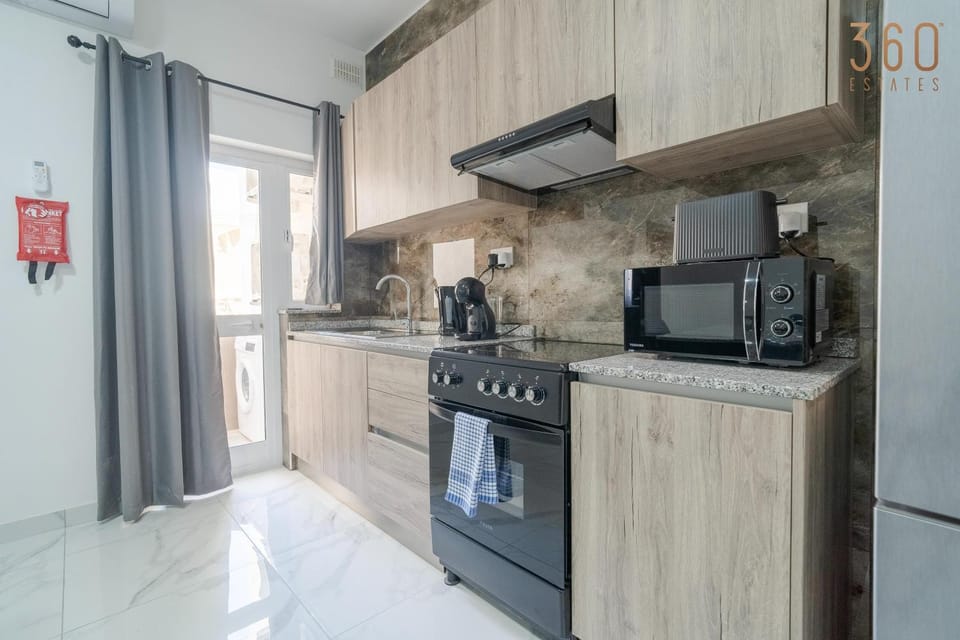 Coffee/tea facilities, dishwasher, minibar, oven, pet friendly, stove, toaster