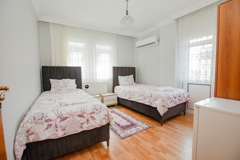 Bedroom, air conditioner
