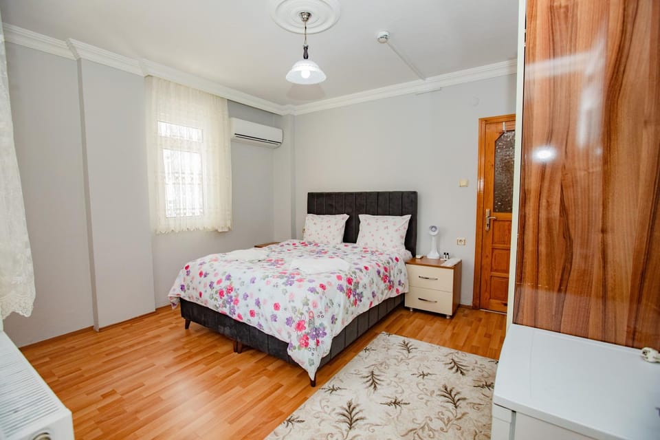 Bedroom, towels, air conditioner