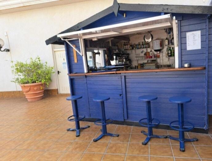 Lounge or bar, Lounge or bar