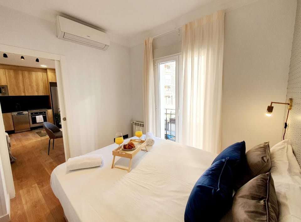 Bed, Bedroom, towels, air conditioner