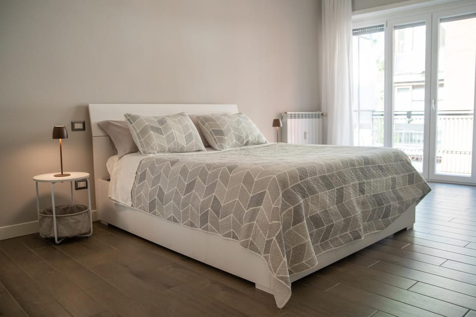 Photo of the whole room, Bedroom, air conditioner