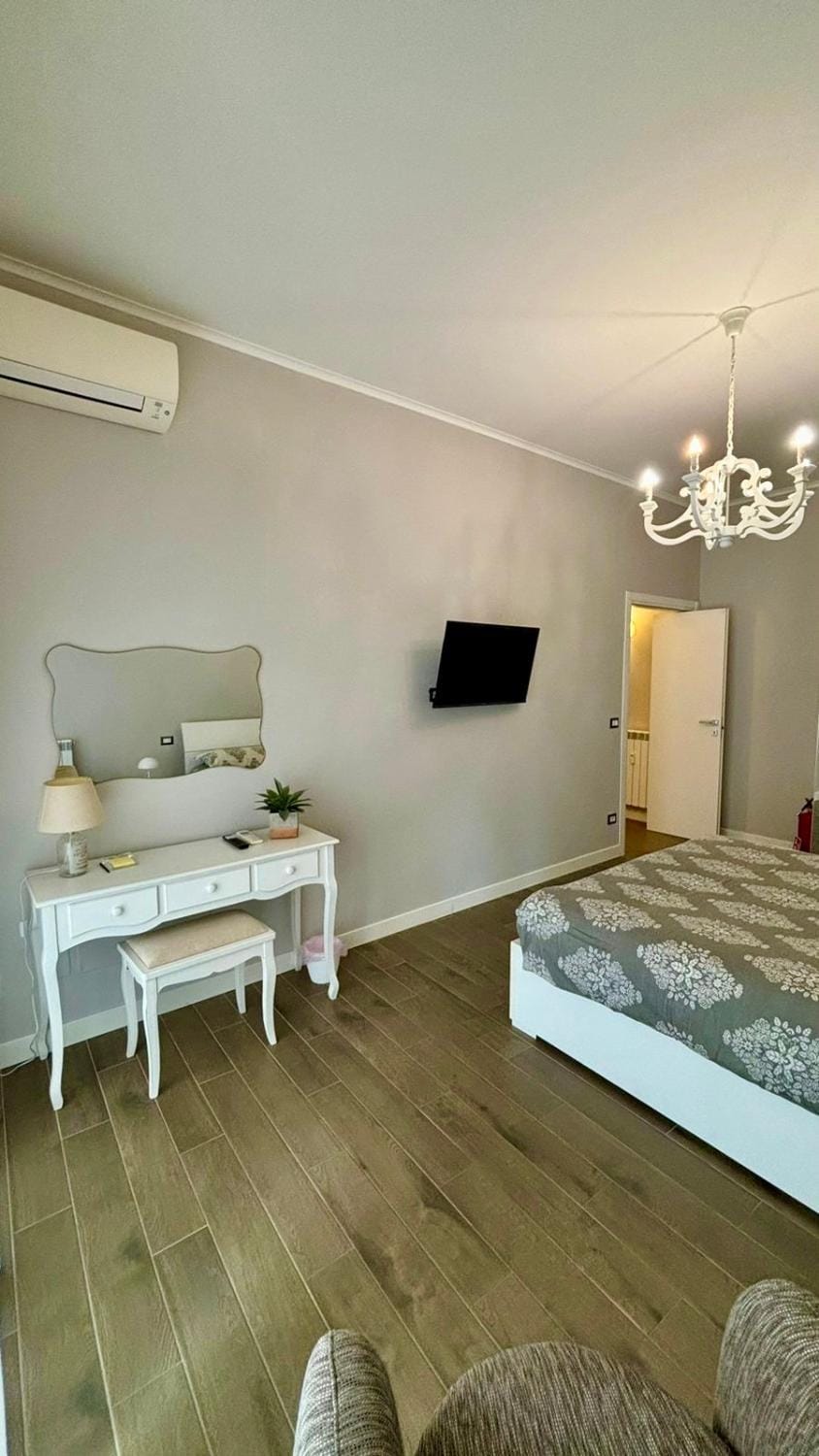 Bedroom, air conditioner