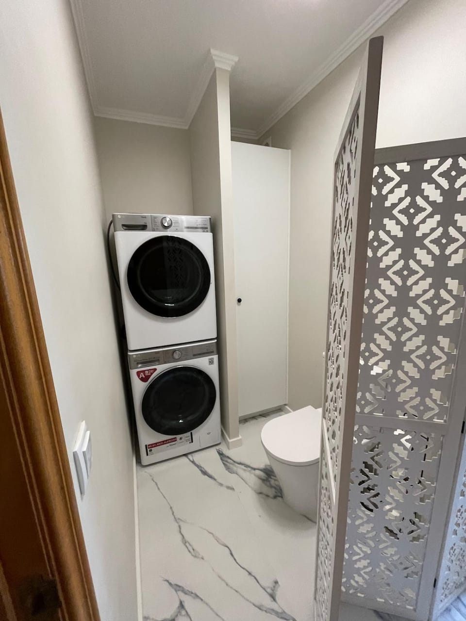 Shower, Toilet, Bathroom, laundry