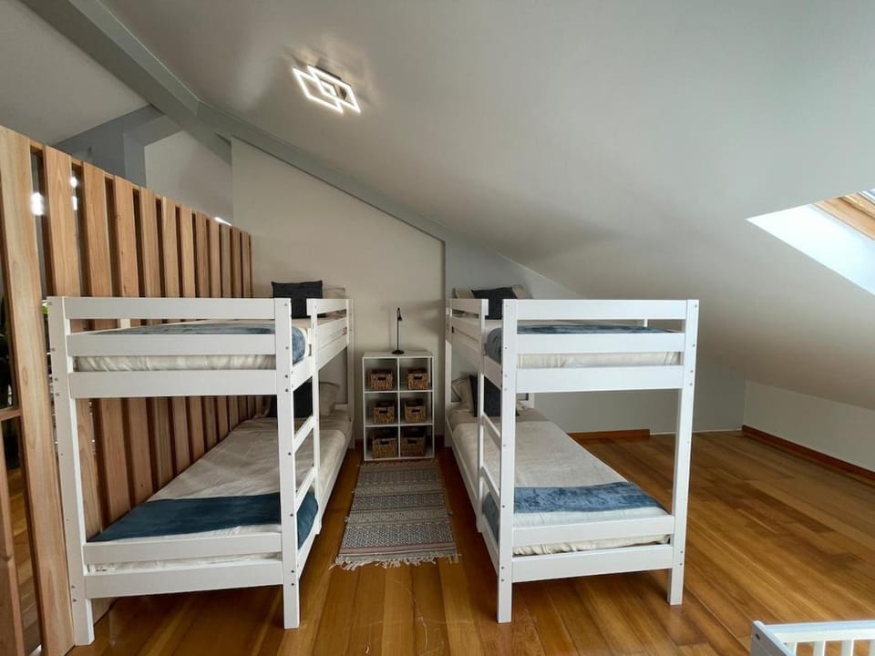 Bedroom, bunk bed