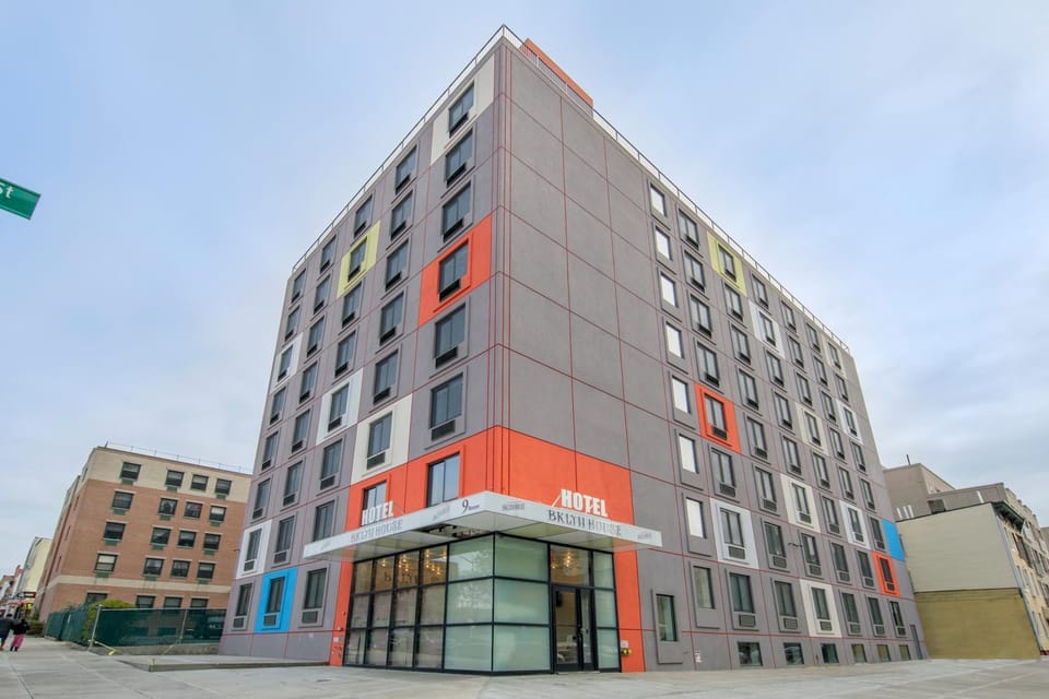 Property building, Facade/entrance