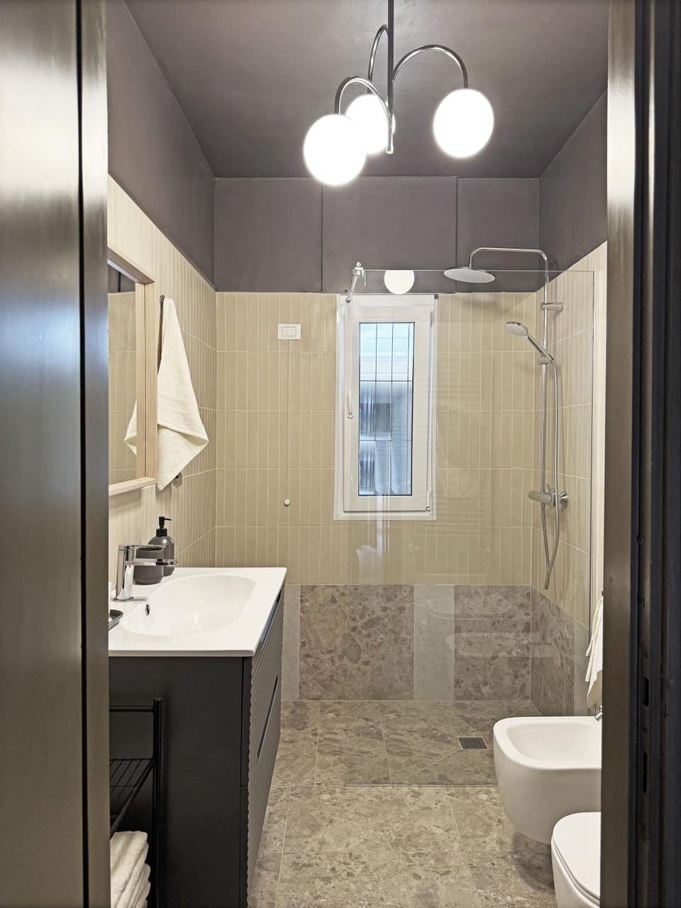 Shower, Toilet, Bathroom, towels