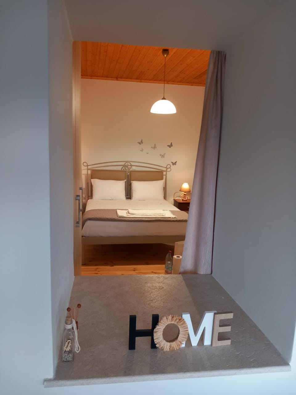 Bed, Bedroom, towels