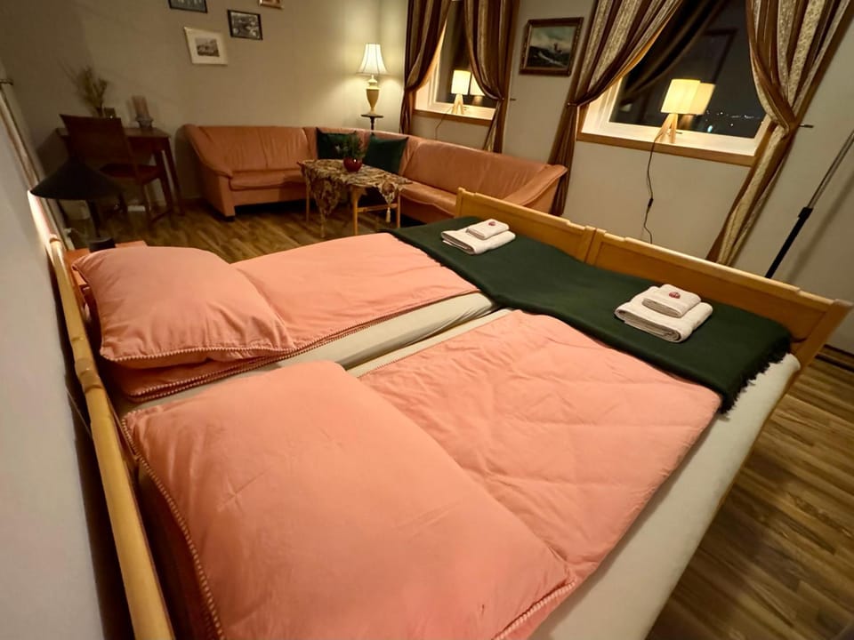 Bed, Photo of the whole room, furniture