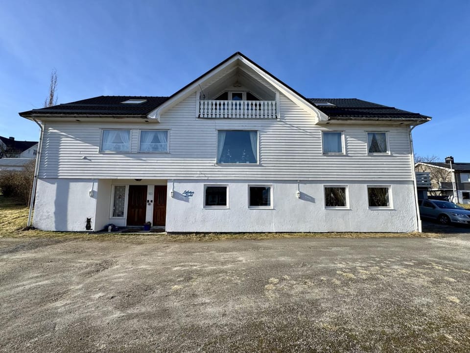 Property building, Day, Parking