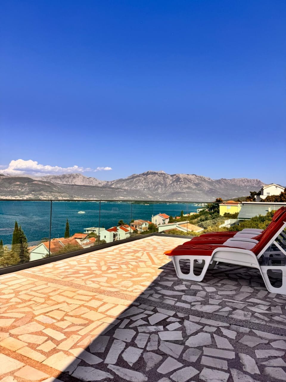 Nearby landmark, Day, Natural landscape, Sea view, sunbed