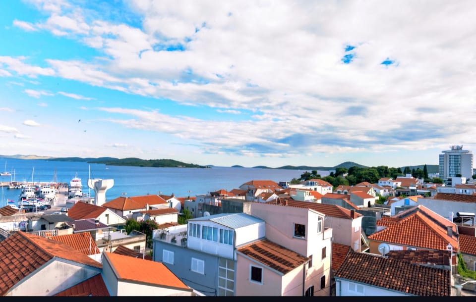 City view, Sea view