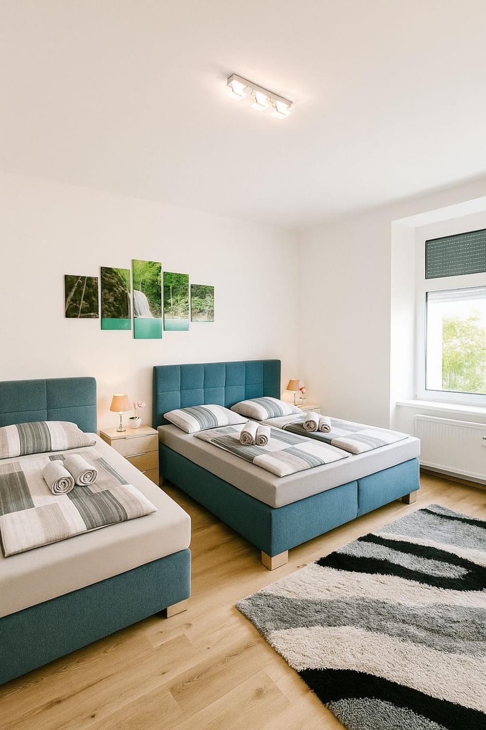 Bed, Photo of the whole room, Bedroom, towels