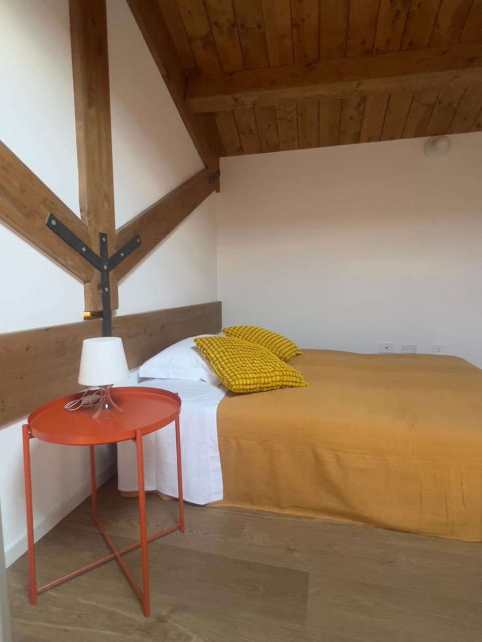 Bed, Photo of the whole room