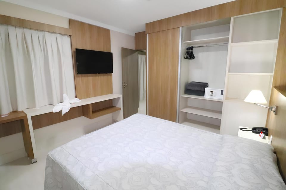 Bed, TV and multimedia, Kitchen or kitchenette, Photo of the whole room, Bedroom, hair dresser, minibar, wardrobe