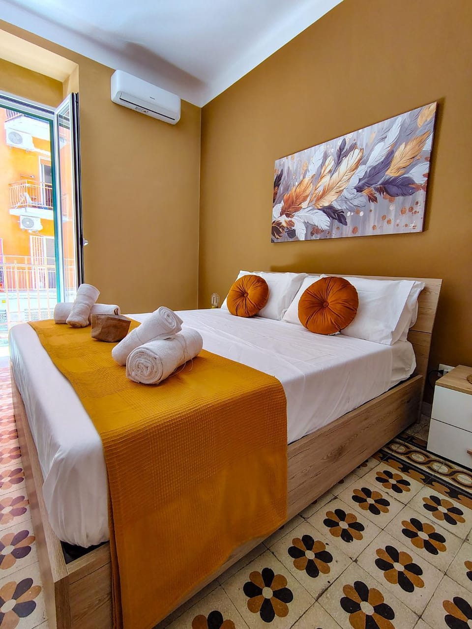 Bed, Photo of the whole room, Bedroom, towels