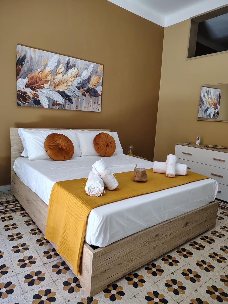 Bed, Photo of the whole room, Bedroom, towels