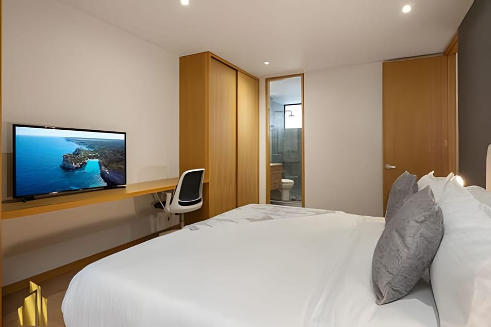 Santacoloma 407 Peaceful apt with green views. AC Apartment in Medellin