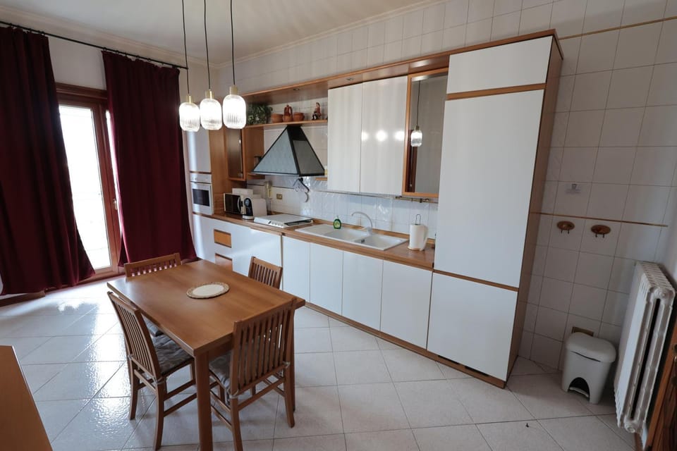 Kitchen or kitchenette, Dining area, dishwasher, stove