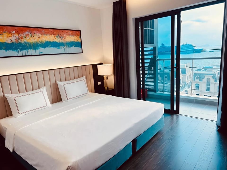 Bed, View (from property/room), Balcony/Terrace, Bedroom, Sea view