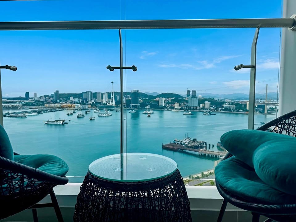 View (from property/room), Balcony/Terrace, Seating area, Sea view