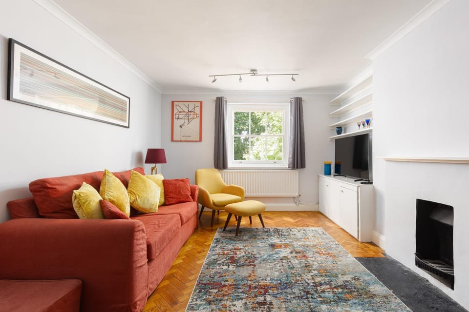 Communal lounge/ TV room, Living room, Seating area