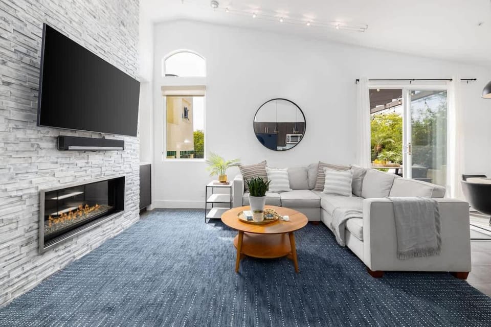 Gated Home With Pool & Hot Tub House in Vista