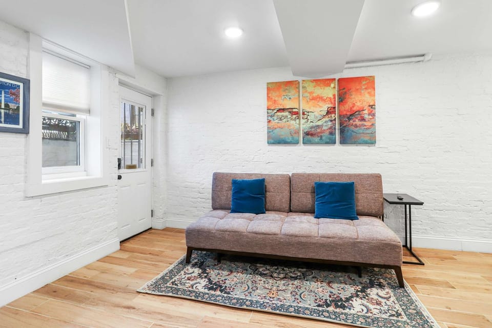 Sojourn Charming Lower Level Studio - Capitol Hill House in Capitol Hill
