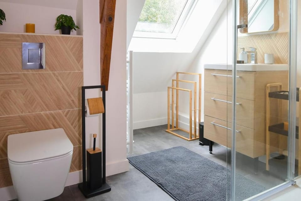 Shower, Toilet, Bathroom