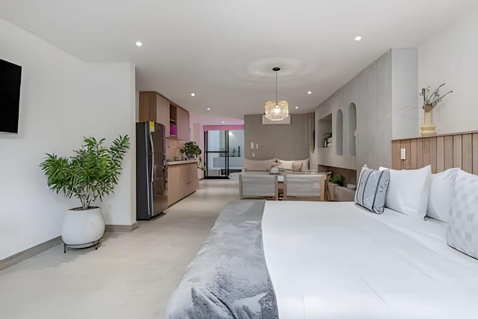Solei Loft 302 - Elegante Oasis: Loft/Jacuzzi/AC Apartment in Medellin