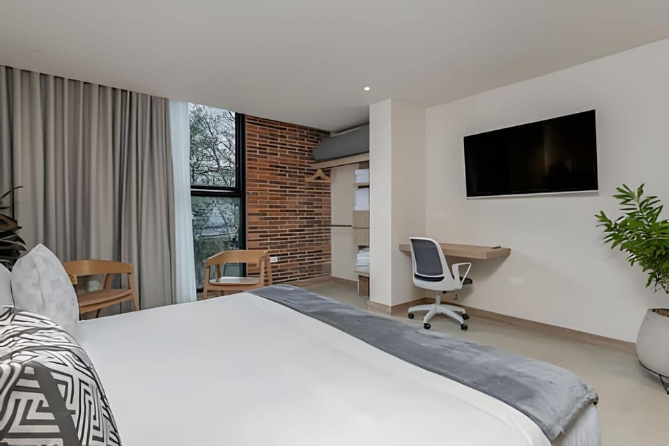 Solei Loft 302 - Elegante Oasis: Loft/Jacuzzi/AC Apartment in Medellin