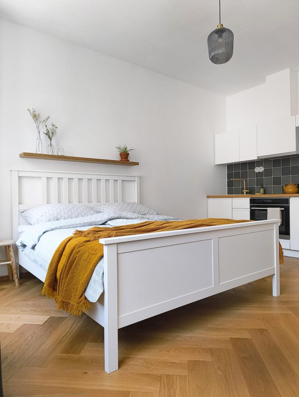 Bed, Kitchen or kitchenette, Photo of the whole room, Bedroom