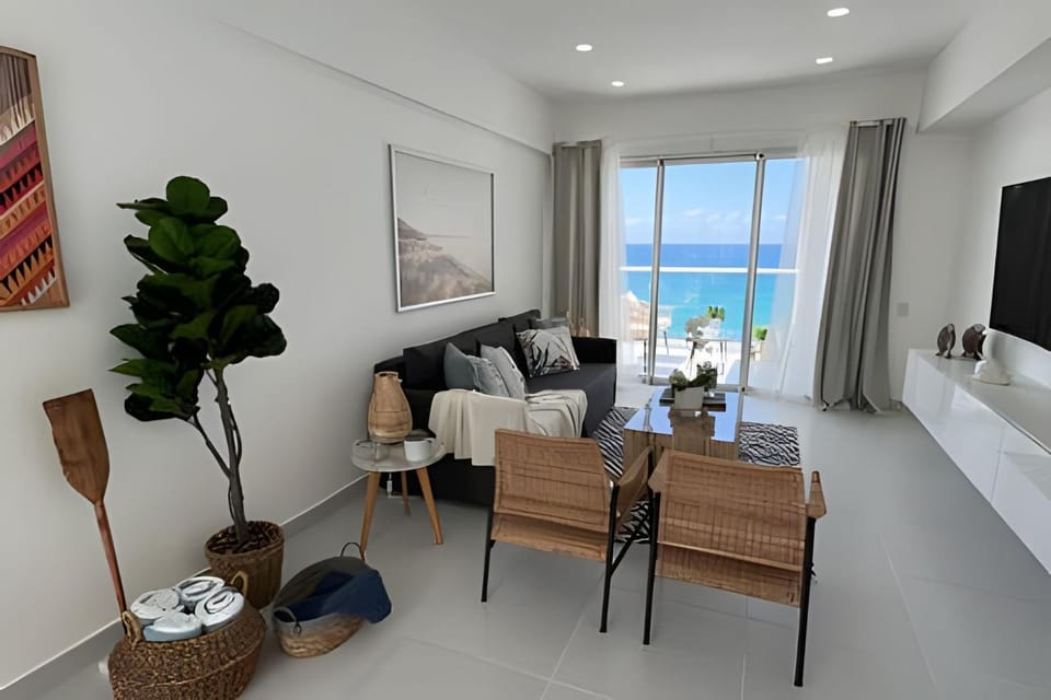 Caribbean Sunrise View, Beachfront Apartment. Apartment in San Pedro de Macorís Province