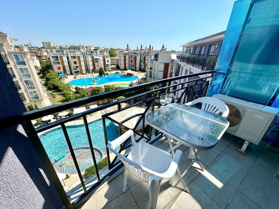 Balcony/Terrace, Pool view, Swimming pool